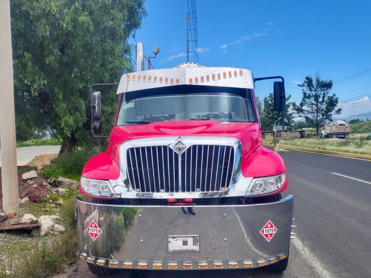 Detienen a conductor de una pipa con 15 mil litros de combustible Post feature image