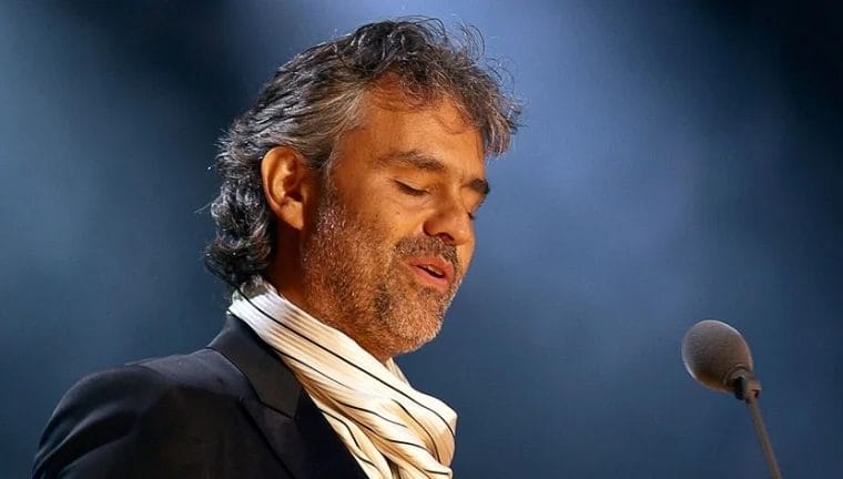 ¡Milagro en Capri! Andrea Bocelli Sorprende en Misa Post feature image