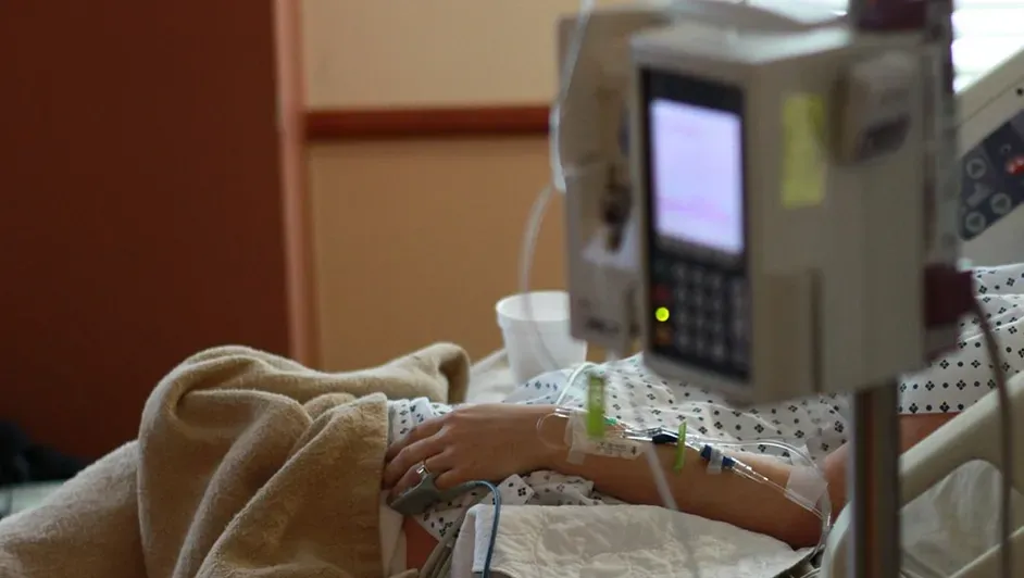 Obrero hospitalizado tras ingerir fragmento de navaja en refresco Post feature image