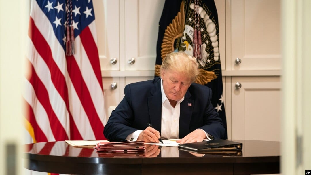 Trump es diagnosticado con insuficiencia venosa crónica, pero seguirá con su agenda oficial Post feature image