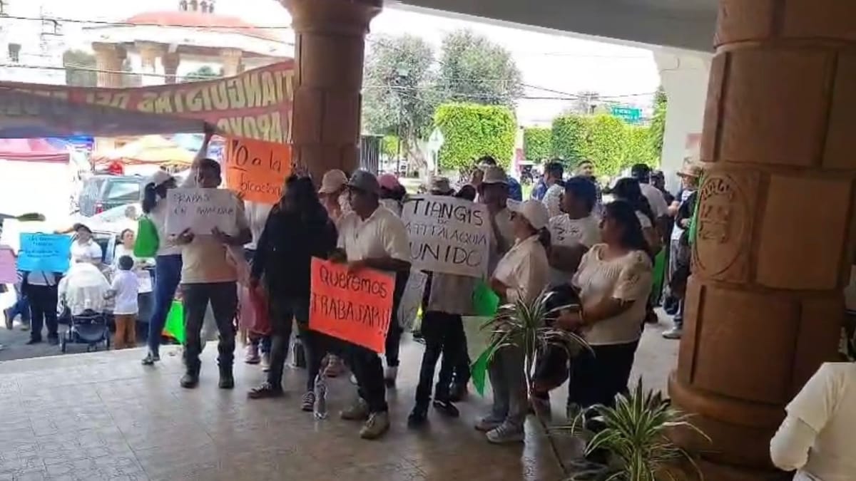 Tianguistas sobre ruedas de Hidalgo se manifiestan en Atitalaquia Post feature image