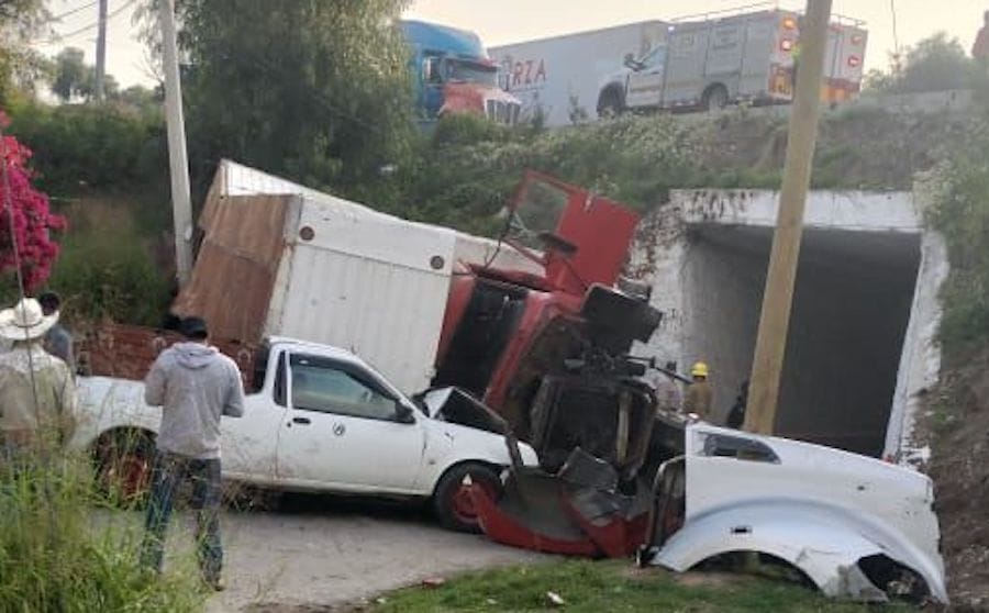 Nuevamente cae tráiler de un puente en Tepeji del Rio Post feature image