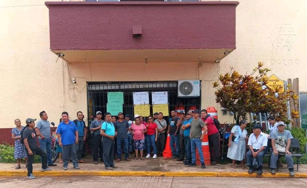 Pobladores de Huautla toman la presidencia municipal; exigen un auditorio prometido Post feature image