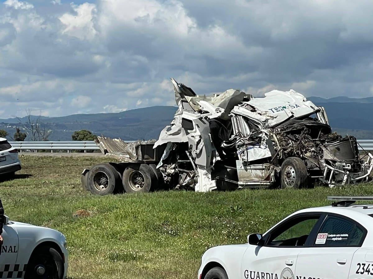 Vuelva tractocamión, la unidad quedó destrozada Post feature image