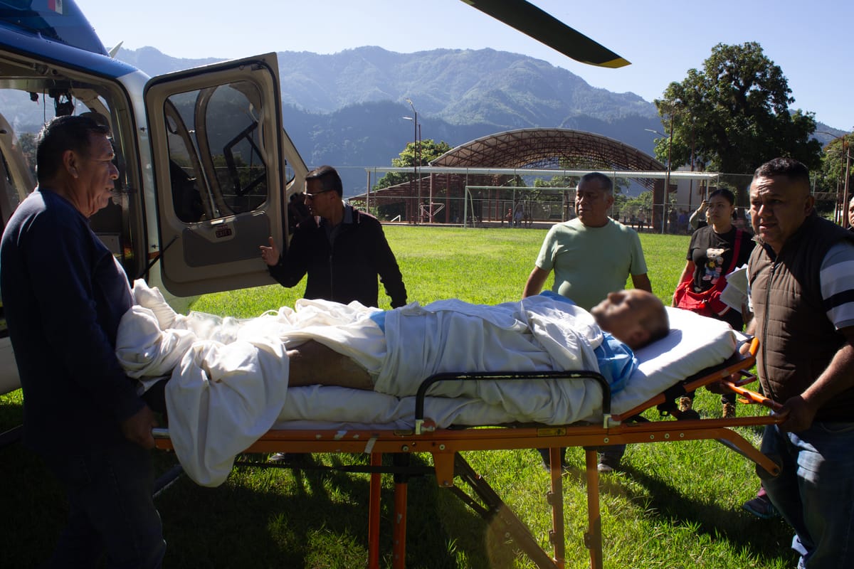 Helicóptero del gobierno de Hidalgo ha trasladado a seis personas se zonas afectadas por lluvias Post feature image