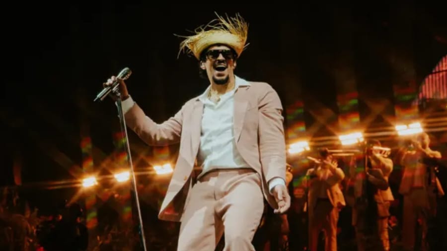 Bad Bunny enciende el Super Bowl 2026… y la polémica política ya está en juego Post feature image