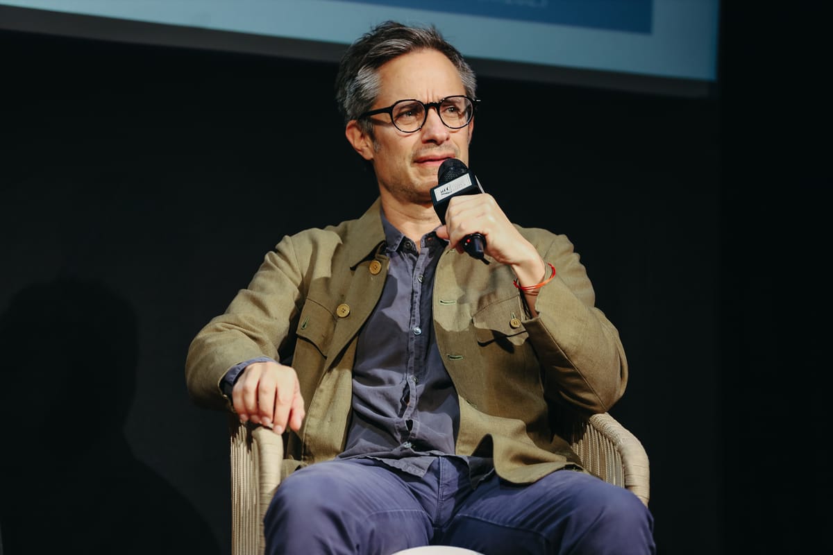 Aplausos, nostalgia y cine: Gael García Bernal presenta la versión restaurada de “Amores Perros” Post feature image