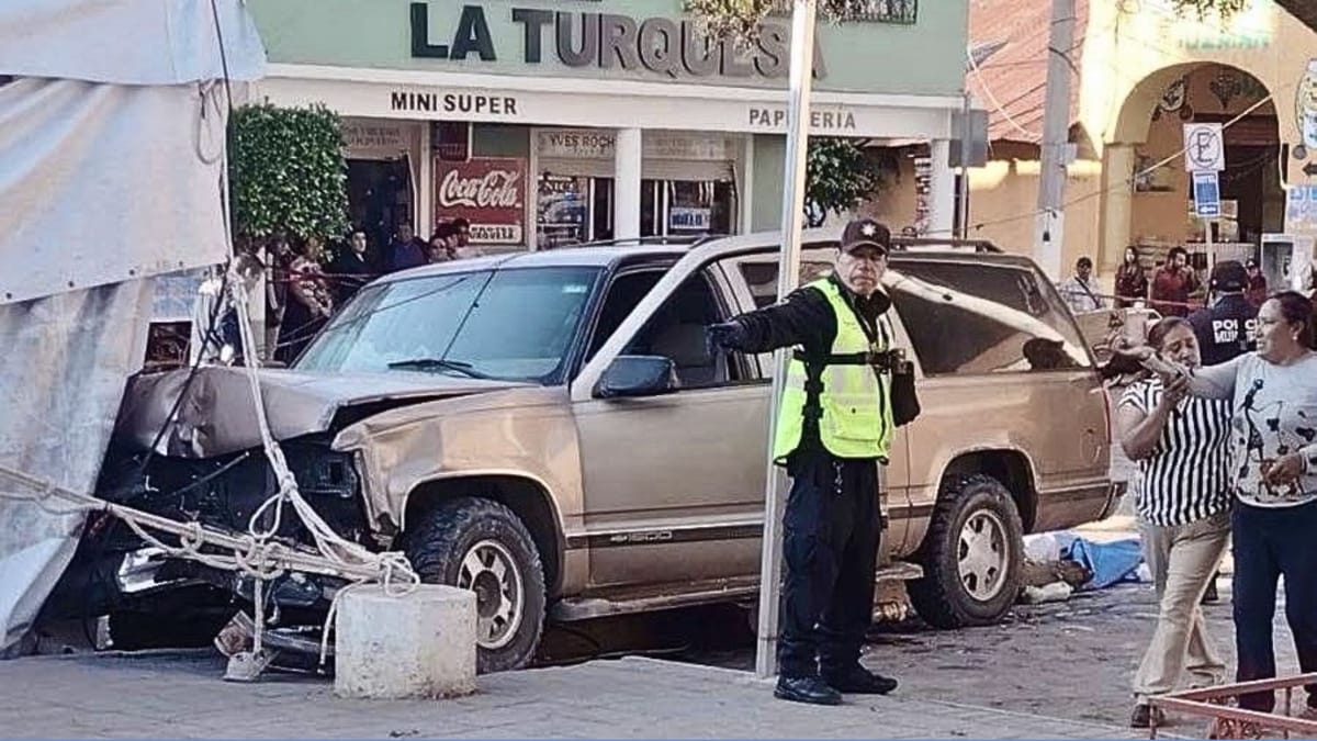 Adulto mayor pierde el control de su camioneta y provoca trágico accidente en Atotonilco el Grande Post feature image