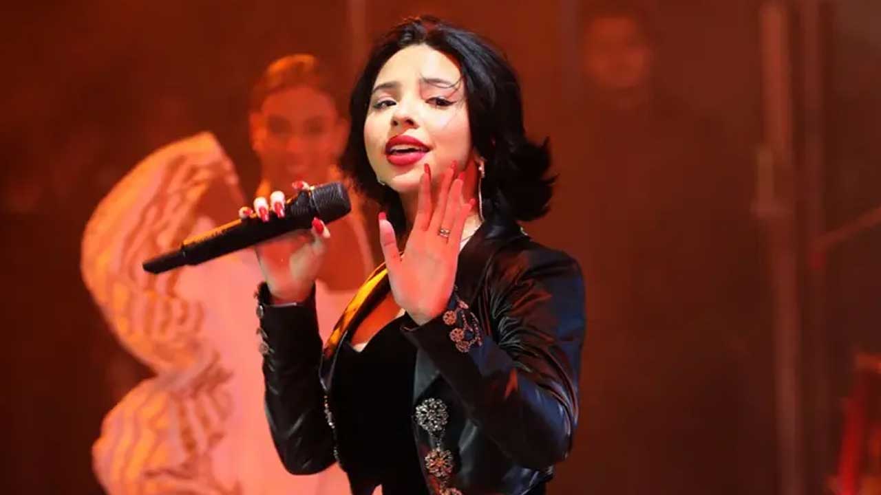 ¡Así respondió Ángela Aguilar! Desmiente en vivo que usa autotune o playback Post feature image