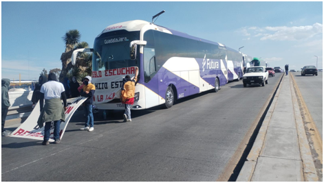 Normalistas de “El Mexe” bloquean bulevar en Pachuca y retienen autobuses Post feature image