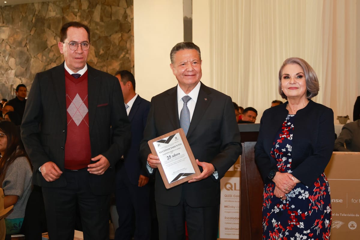 Menchaca Salazar reconoce la trayectoria del personal del Poder Judicial Post feature image