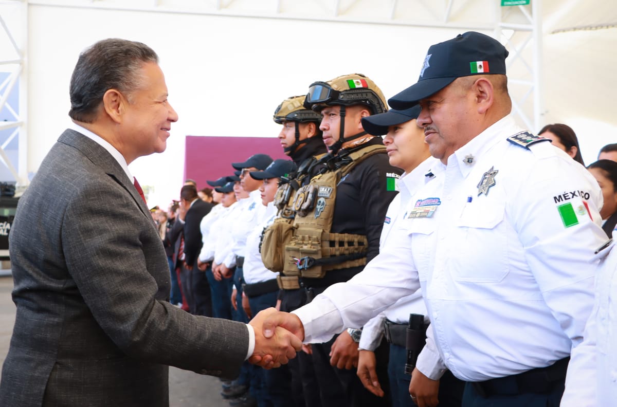 Julio Menchaca refuerza la seguridad y reconoce a policías de Hidalgo Post feature image