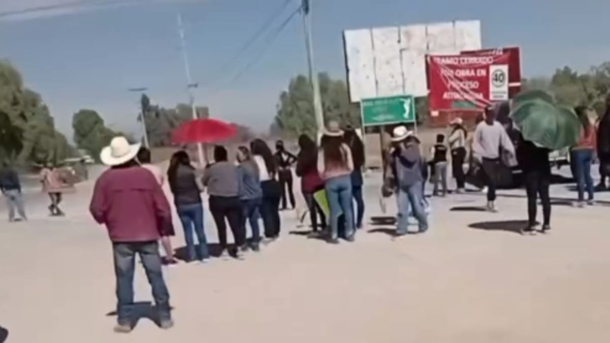 Pobladores de Texas bloquean carretera y exigen concluir obra vial en Atotonilco de Tula External Post feature image