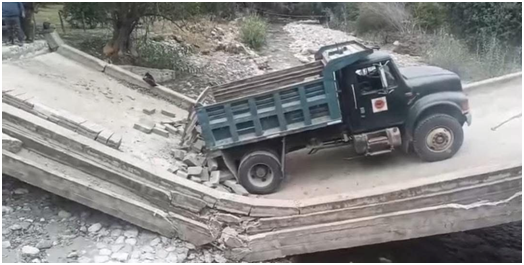 Puente colapsa en La Palma y Quetzalapa; habilitan paso provisional Post feature image