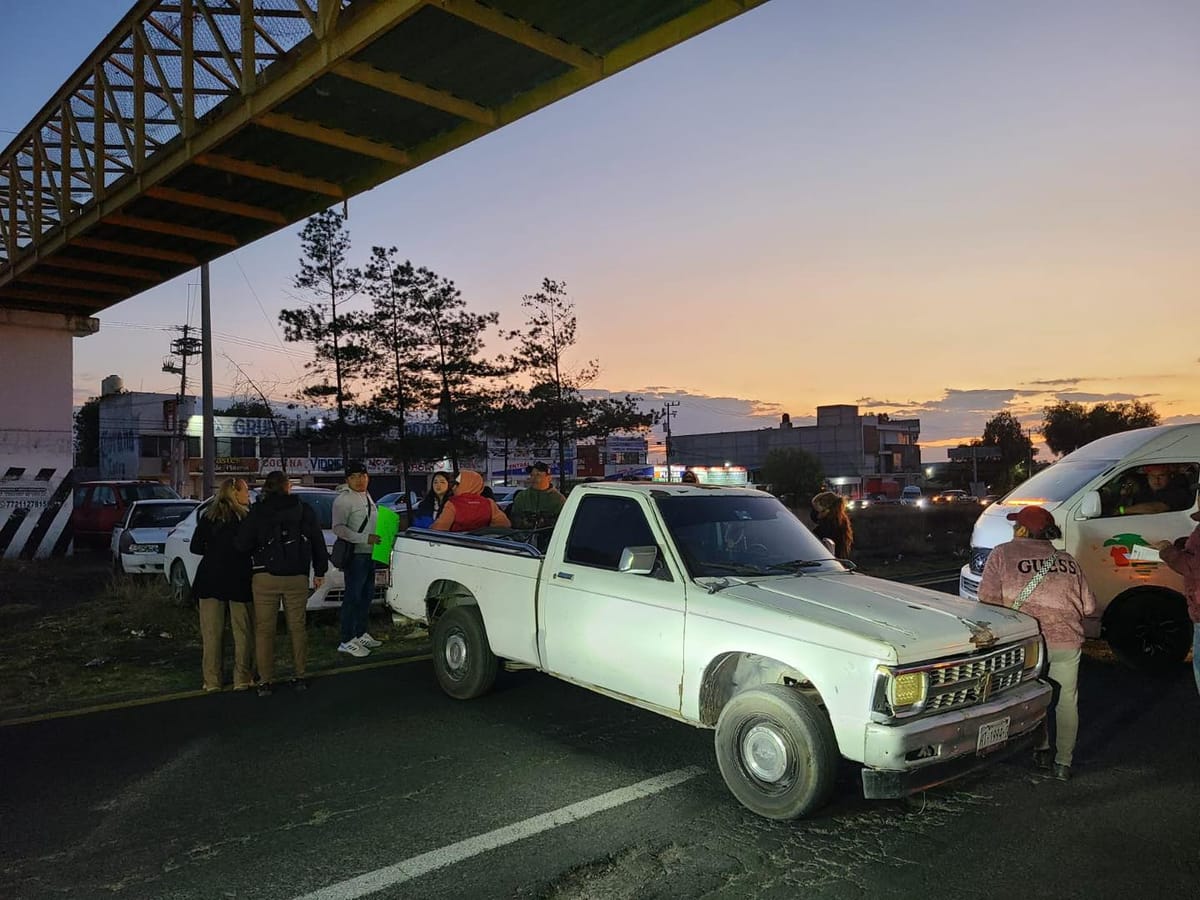 Liberan bloqueo en la Pachuca-Actopan tras diálogo; un policía resultó lesionado Post feature image