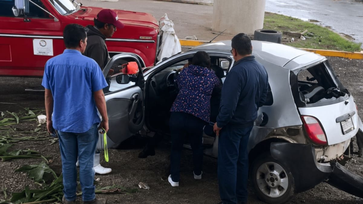 Mujer resulta lesionada tras ser impactado su vehículo por un tren en Tlaxcoapan Post feature image