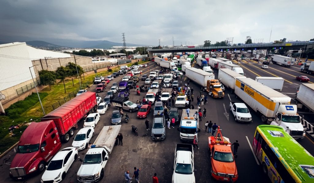 Transportistas anuncian bloqueos nacionales; autopista México-Pachuca estaría entre las vías afectadas Post feature image