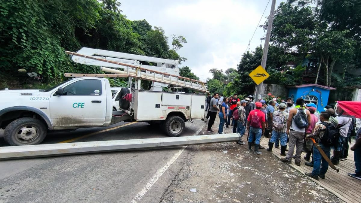 Bloquean carretera México-Tampico en Tlanchinol por falta de energía eléctrica Post feature image