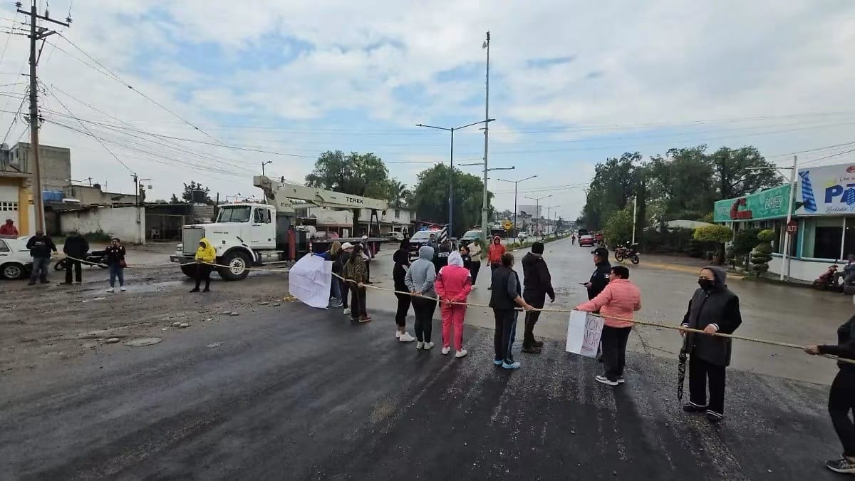 Vecinos de El Cielito bloquean carretera Jorobas-Tula para solicitar atención por inundaciones Post feature image
