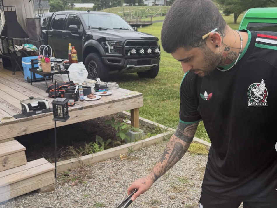 ¿Zayn Malik es mexicano? La playera del Tri y unos elotes desatan la locura en redes Post feature image