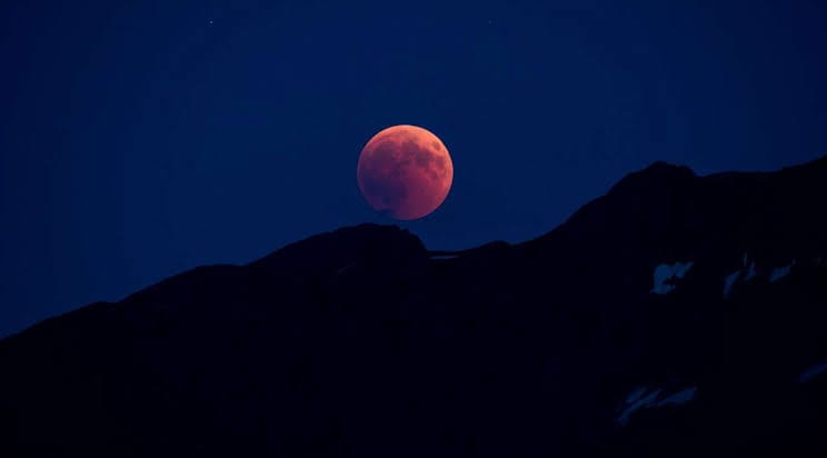¡Prepárate para mirar al cielo! Llega un impresionante eclipse lunar Post feature image