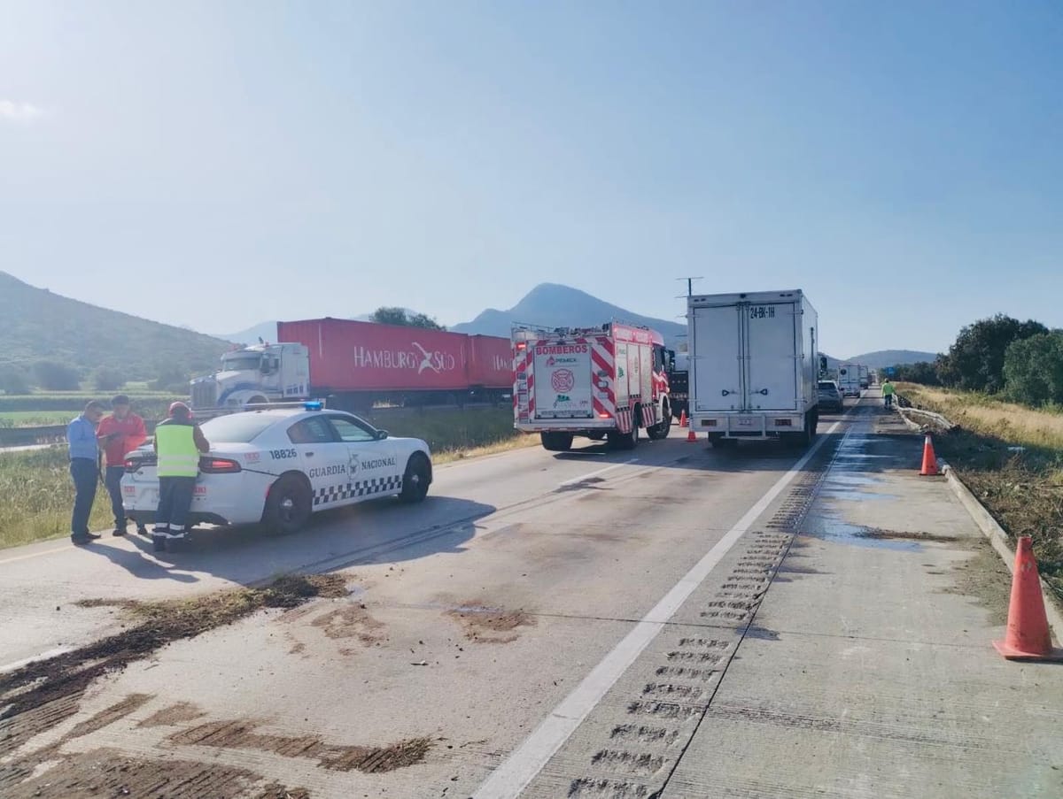 Accidente entre tres tractocamiones en el Arco Norte Post feature image