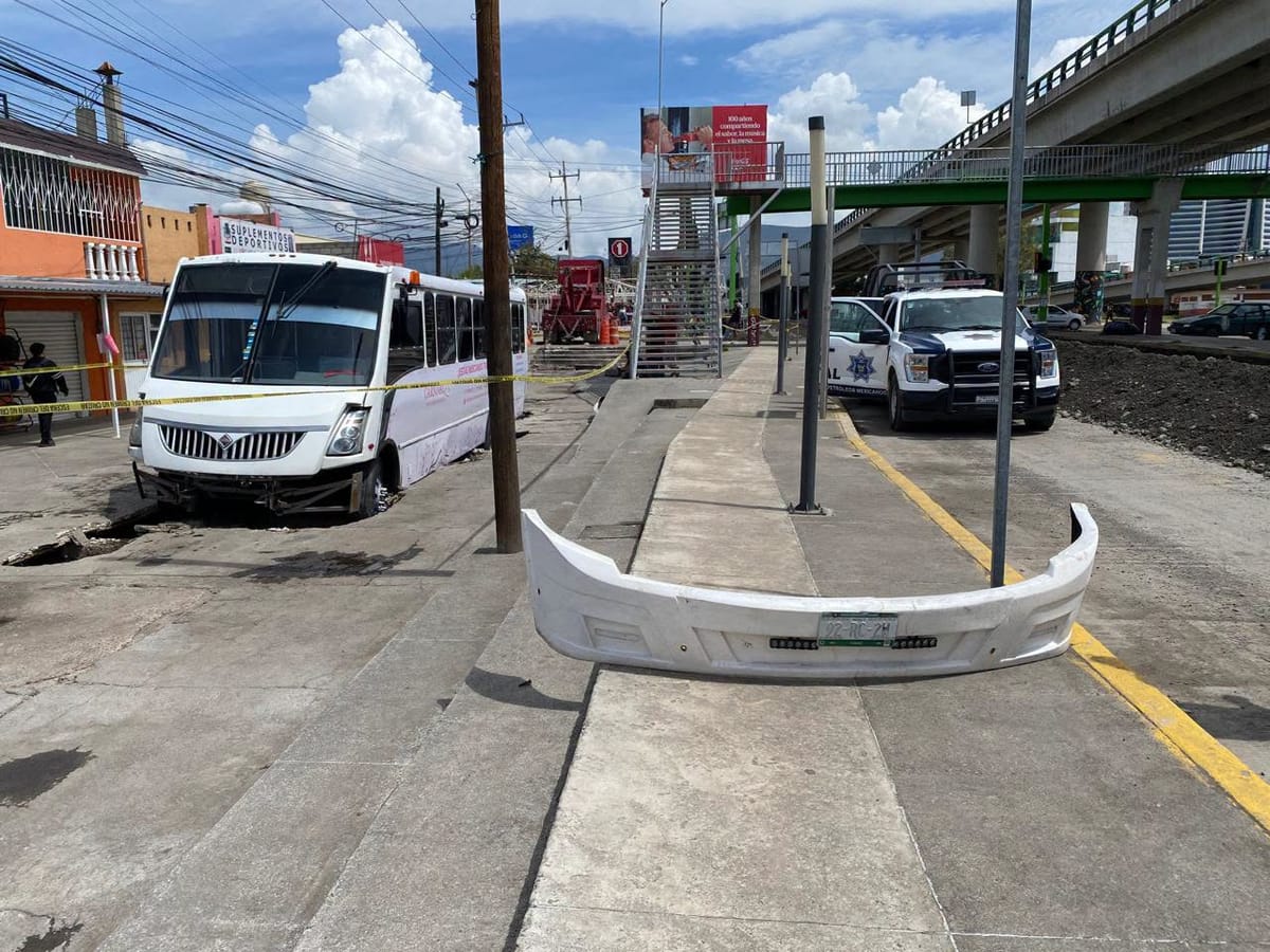Autobús queda atrapado tras colapso de banqueta en Venta Prieta, Pachuca Post feature image
