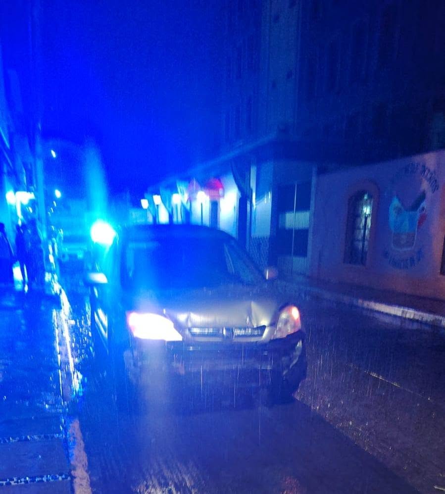 Vehículo se impacta contra farmacia en el centro de Tulancingo Post feature image