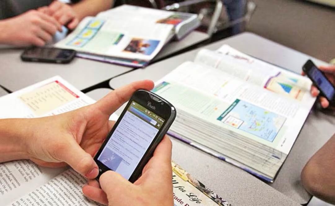 Hidalgo avanza en propuesta para regular el uso de celulares en escuelas, en línea con estrategia nacional Post feature image