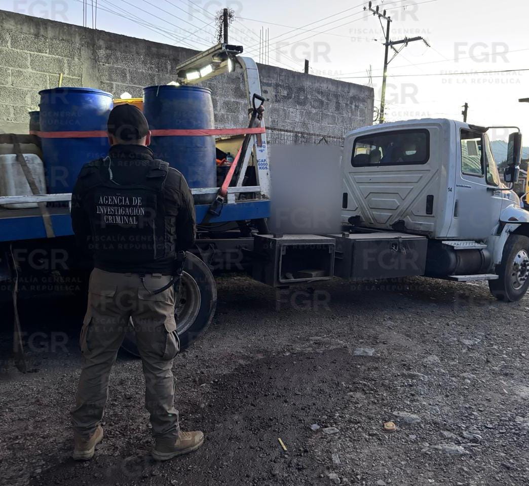 FGR asegura mil 500 litros de hidrocarburo durante cateo en Tenango de Doria Post feature image