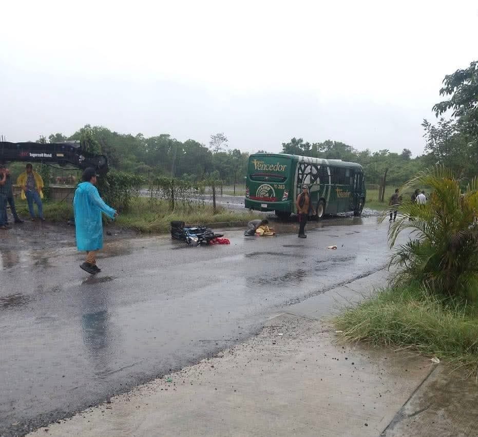 Retienen a chofer y autobús en Huejutla