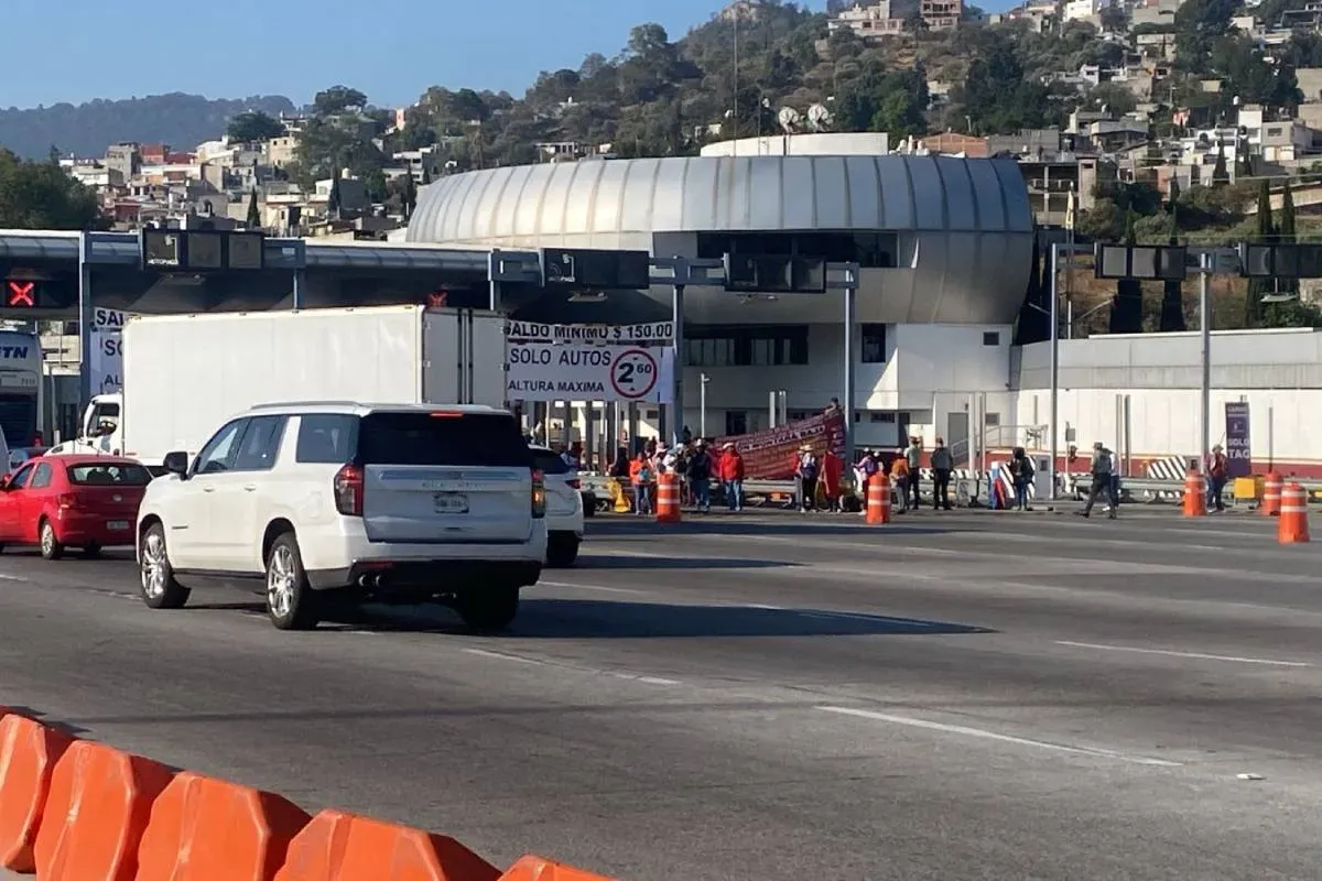 ¡Evita las casetas! Manifestantes bloquean accesos clave hacia la capital Post feature image