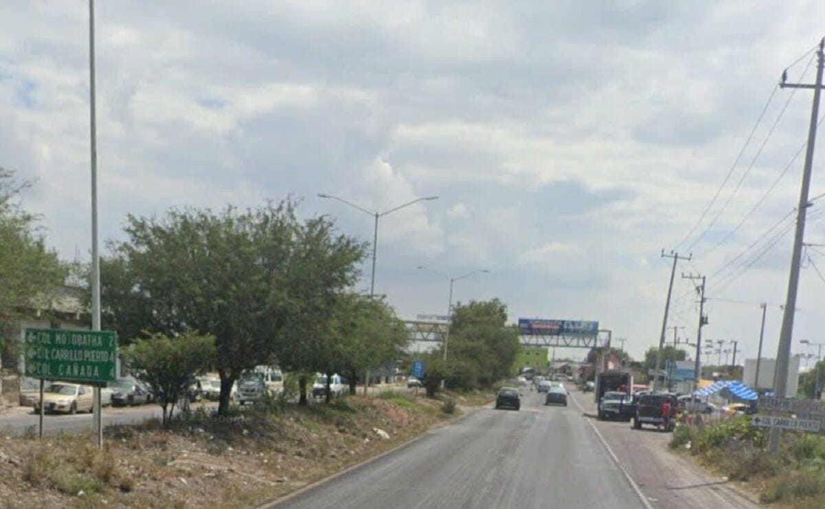 Bloqueo en la carretera Mixquiahuala-Tlahuelilpan para exigir la destitución de personal de la Telesecundaria 49