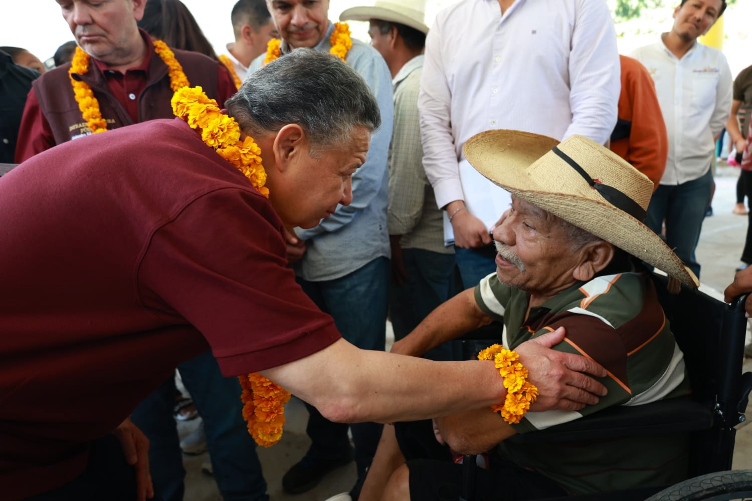 El gobernador de Hidalgo continúa recorriendo las comunidades afectadas por las lluvias