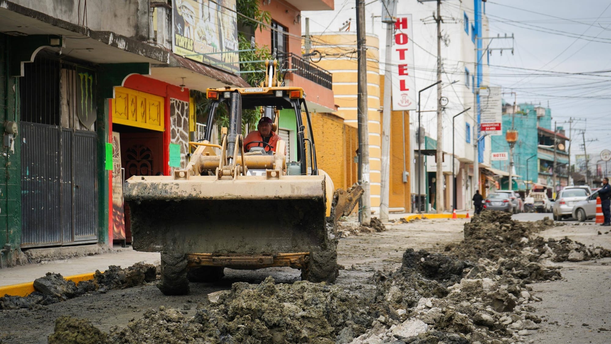 Atienden brote de aguas residuales en el centro de Huejutla