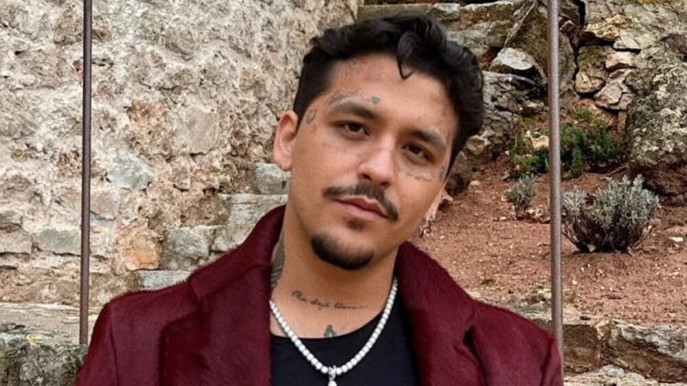 Christian Nodal en el ojo del huracán por dejar fuera a su hija en sus planes Post feature image