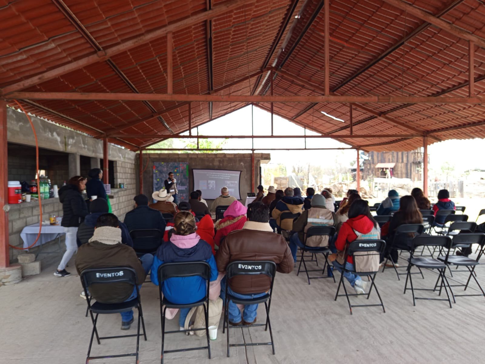 Atenderán problemas ambientales en la Presa Requena y el Rio Tepeji
