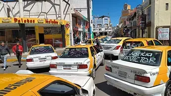 Taxistas se concentran en La Floresta tras detención de conductor en Tulancingo