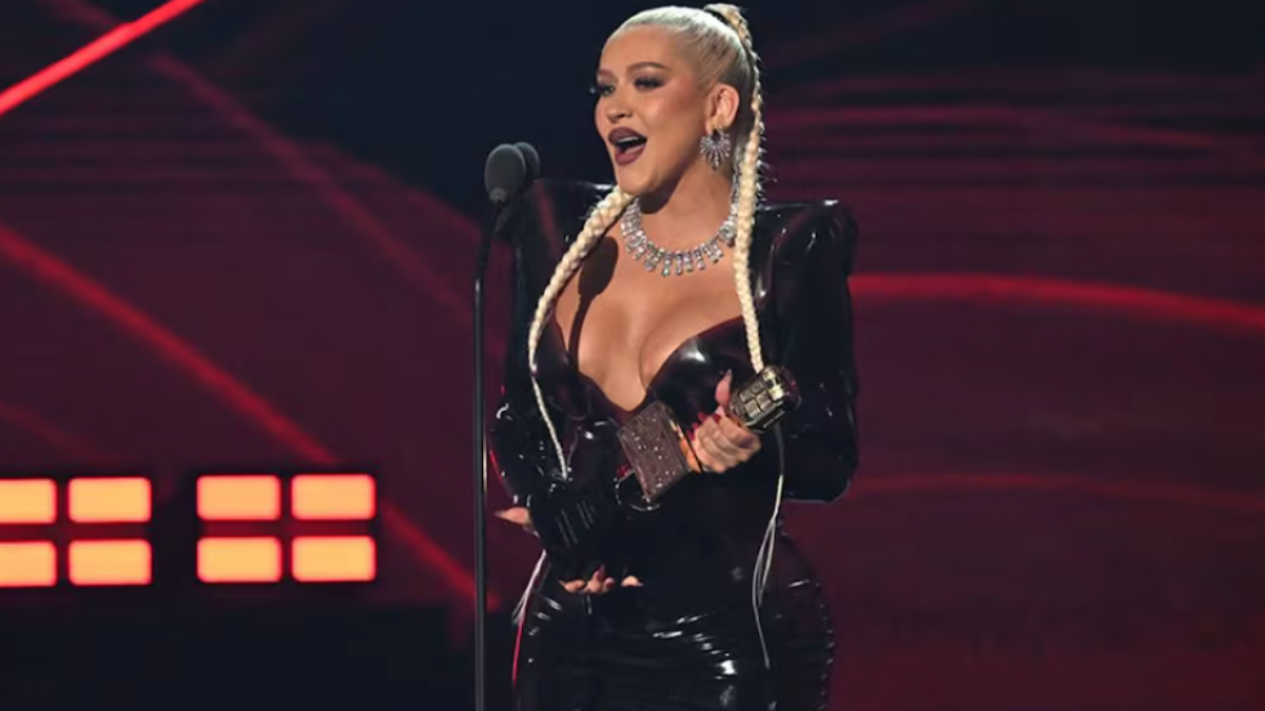 Christina Aguilera en CDMX: una noche de poder vocal… y promesas a medias
