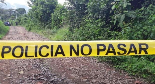 Localizan cuerpo con huellas de violencia en canal de Chilcuautla