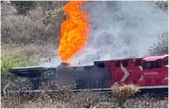 Incendio de locomotora habría sido por falla mecánica; no hay lesionados