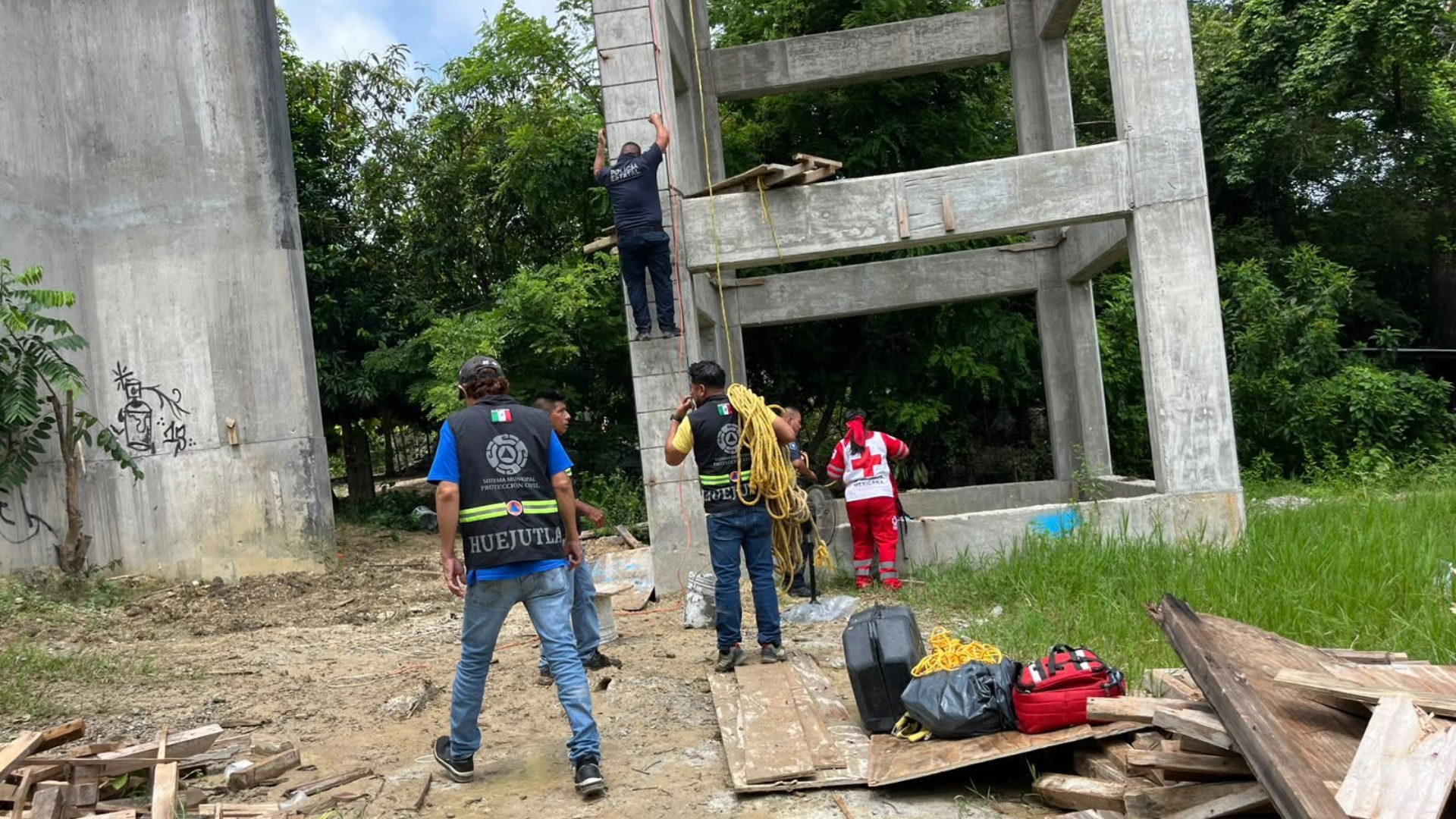 Muere trabajador durante labores de mantenimiento en cárcamo de agua en Huejutla Post feature image