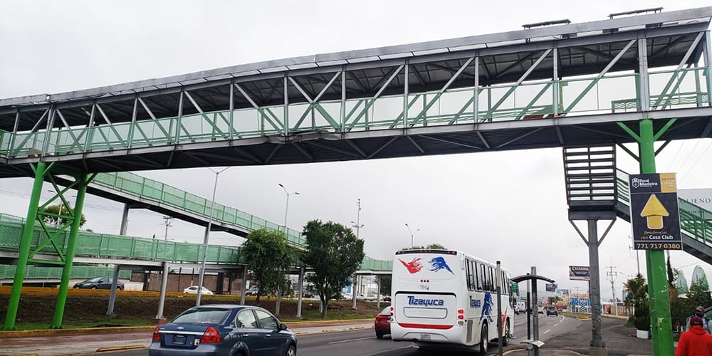 Policías estatales intervienen para poner a salvo a un hombre en puente peatonal de Pachuca Post feature image