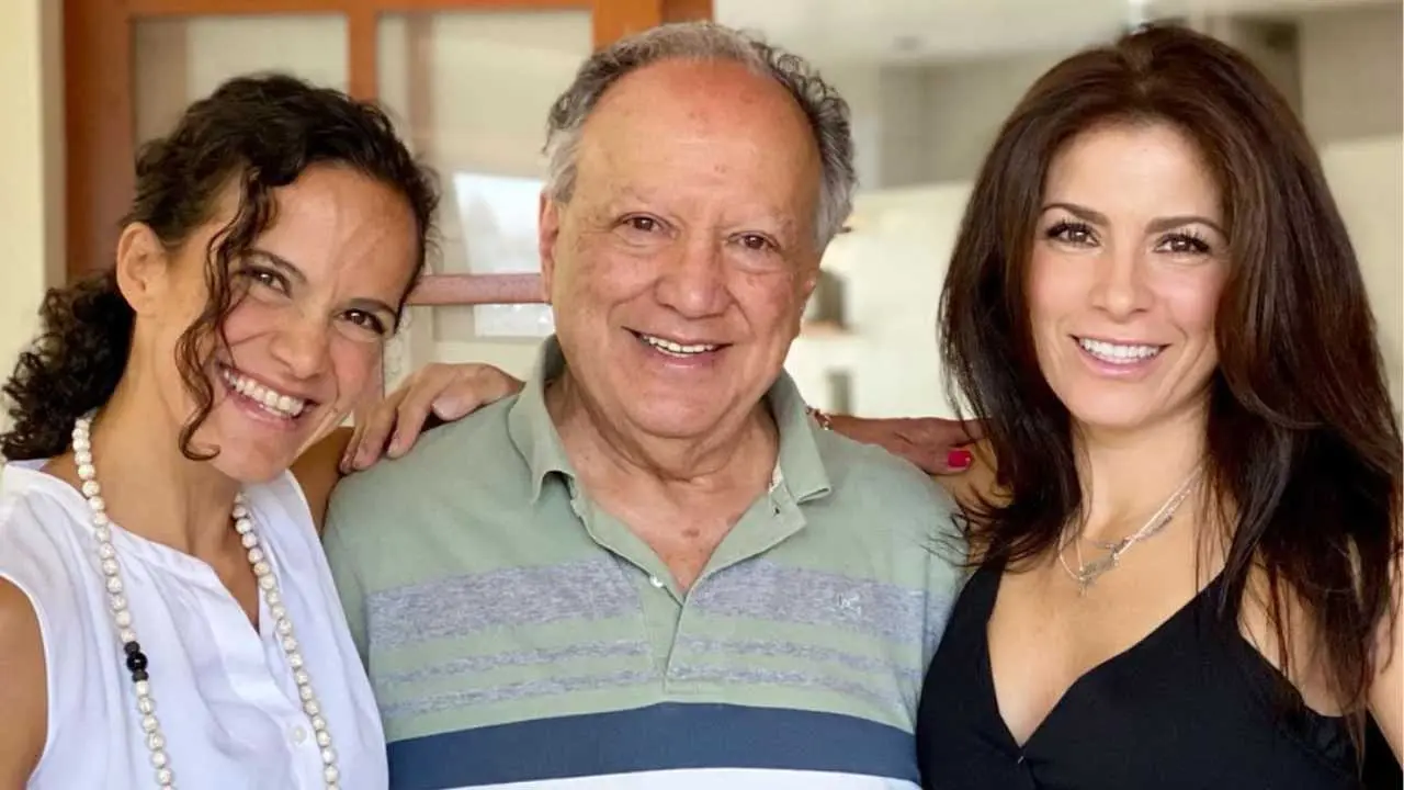 Regresa a México Alessandra Rosaldo para despedir a su Papá Post feature image