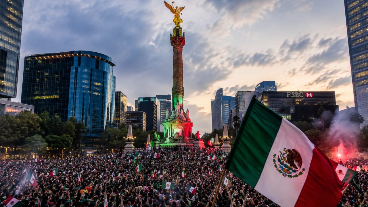 Kenia Oz sin glamour festeja el triunfo de México en el Ángel Post feature image