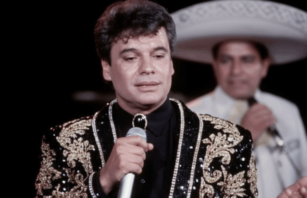 Juan Gabriel de las canchas de futbol al cine Post feature image