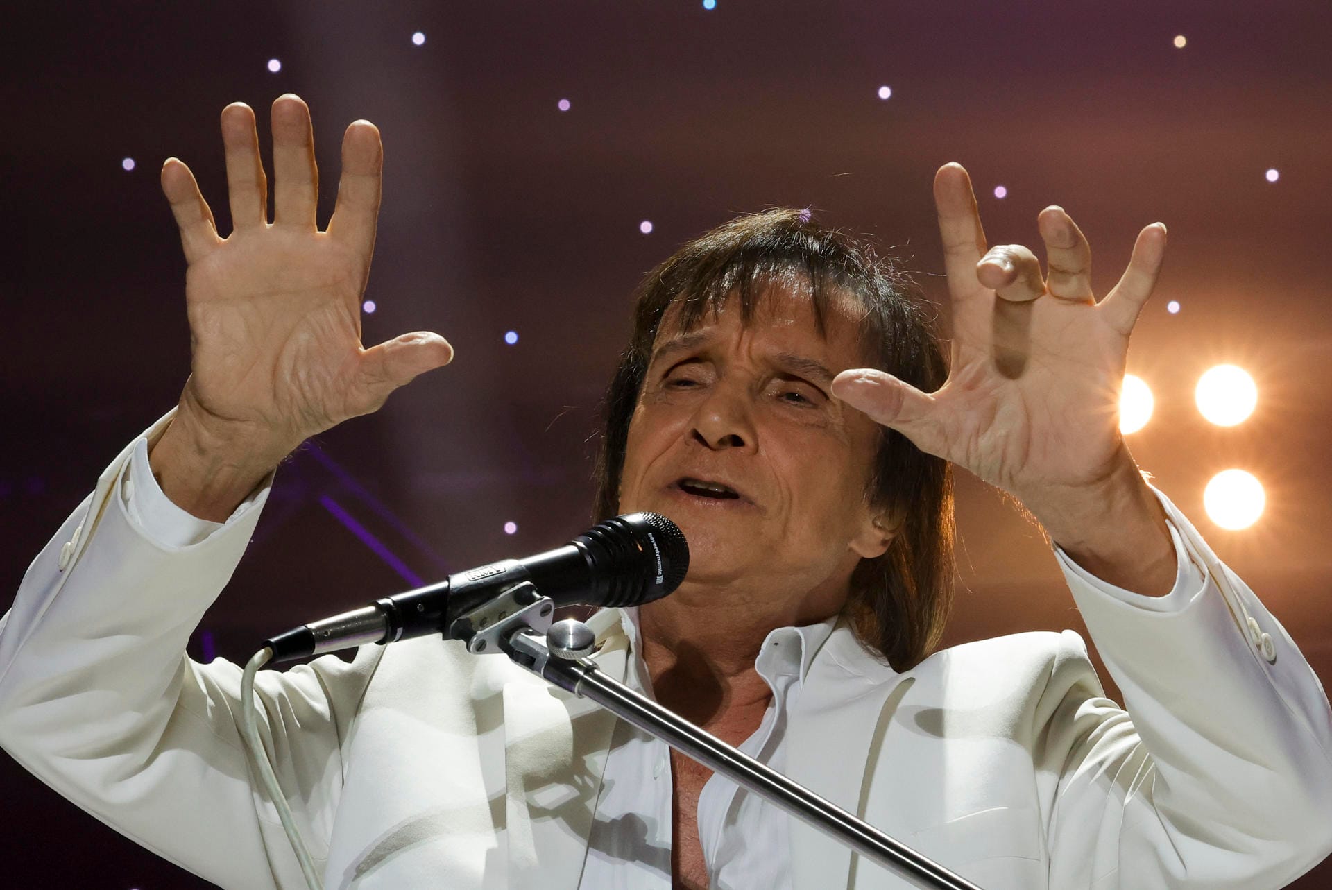Hospitalizan a Roberto Carlos Post feature image