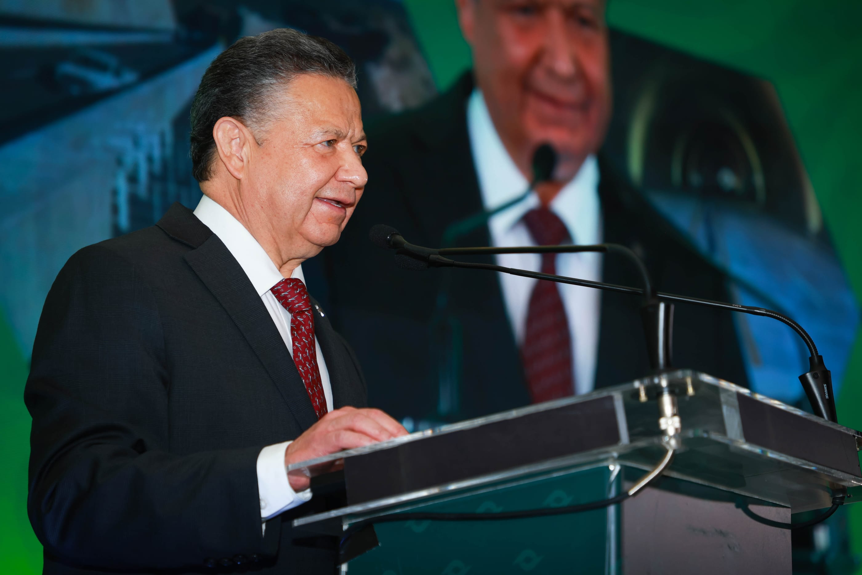 Julio Menchaca fortalece alianzas estratégicas en el XIV Seminario de Ingeniería Vial 2025 imagen destacada