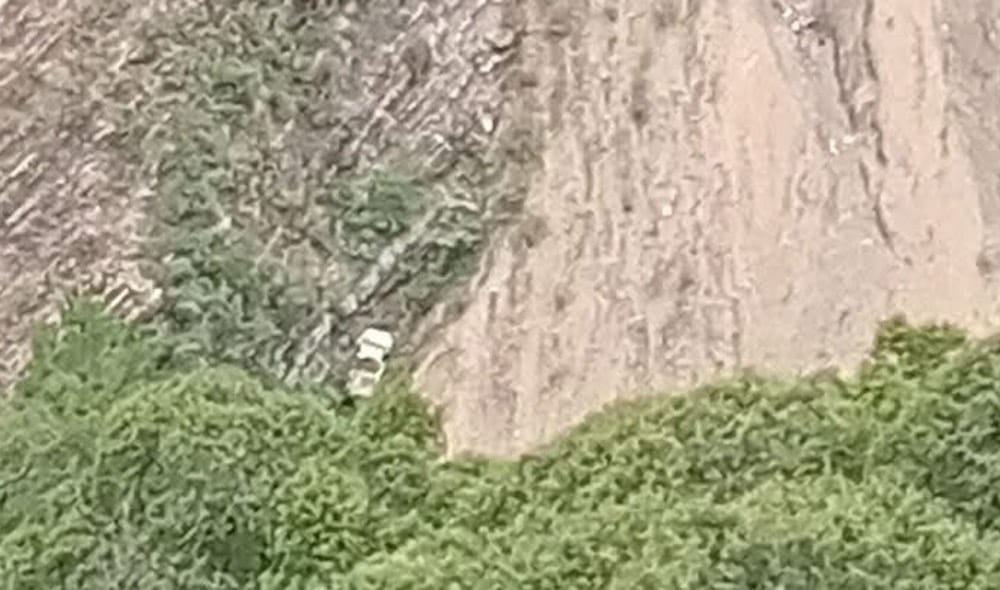 Accidente Fatal en Nicolás Flores: Un Muerto y Un Desaparecido Tras Caída a Barranco imagen destacada