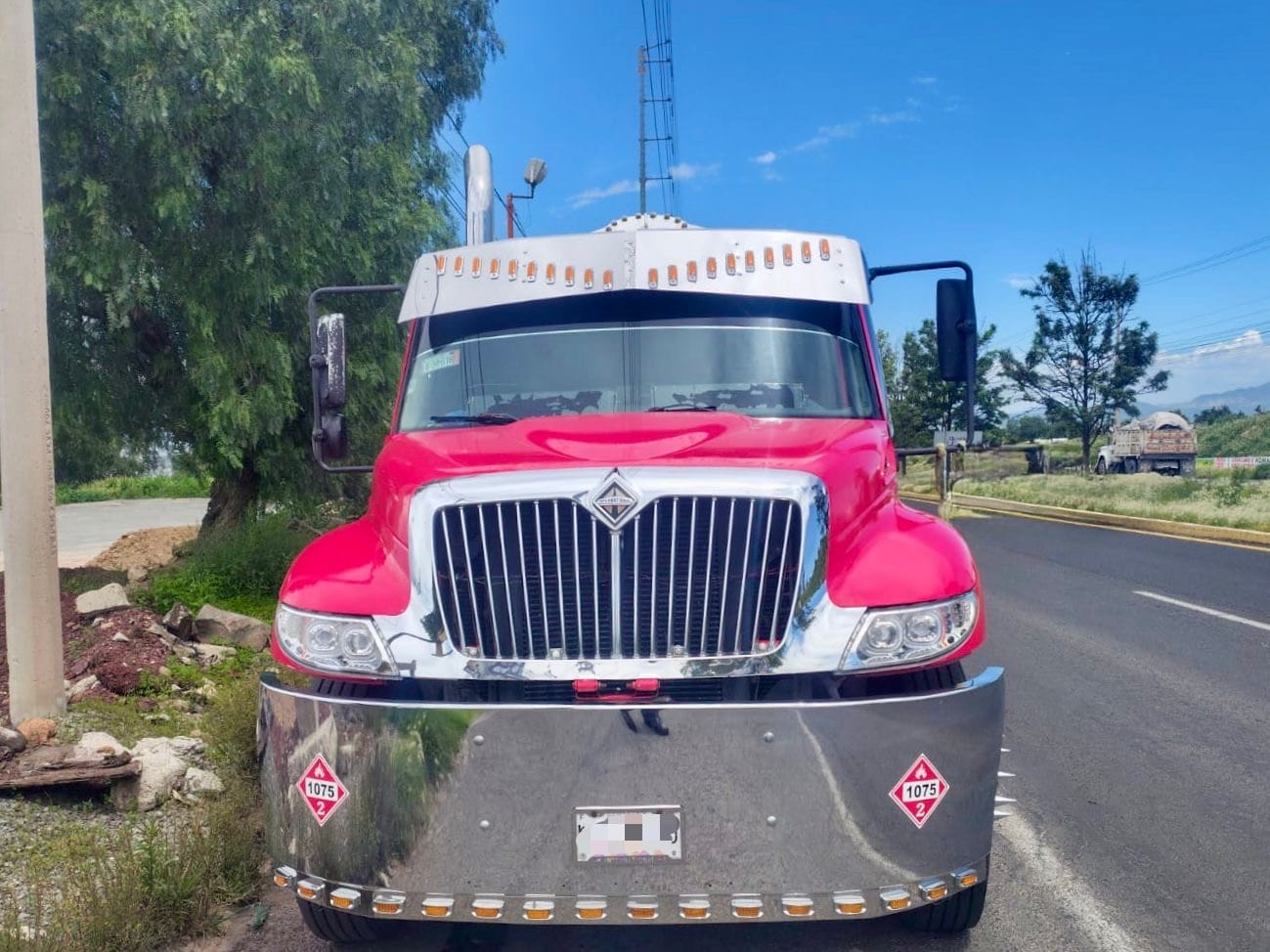 Detienen a conductor de una pipa con 15 mil litros de combustible imagen destacada